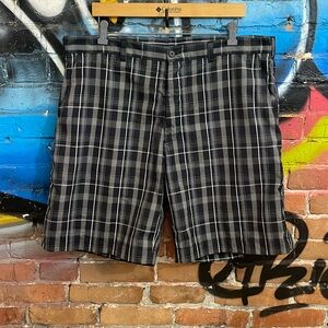 CHAMPION TOUR-men’s black/gray plaid flat front golf shorts